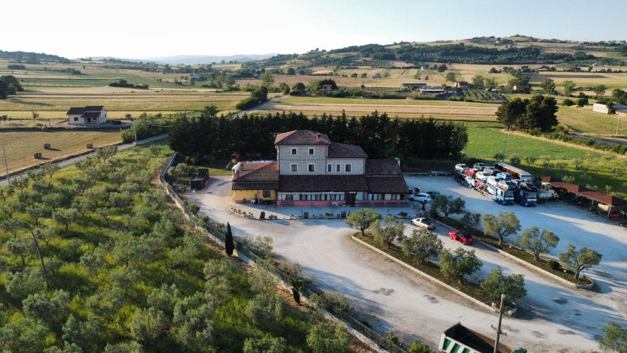 Agriturismo La Vecchia Cascina Di Paolo & Belinda Villa Пиетрелчина Екстериор снимка
