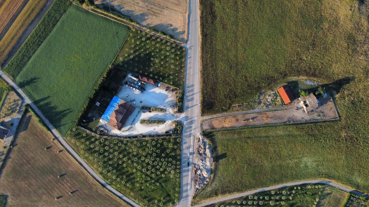 Agriturismo La Vecchia Cascina Di Paolo & Belinda Villa Пиетрелчина Екстериор снимка