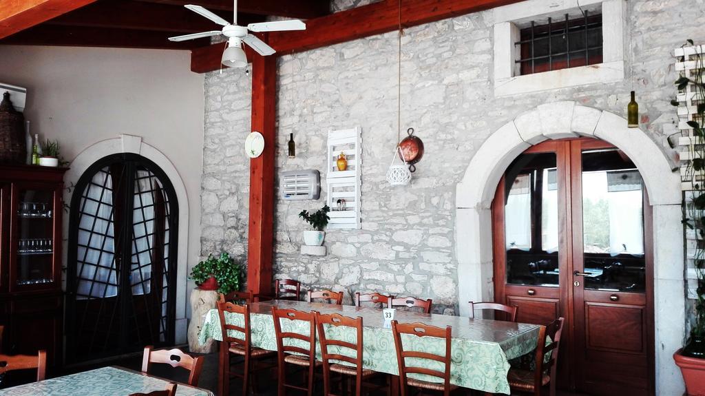 Agriturismo La Vecchia Cascina Di Paolo & Belinda Villa Пиетрелчина Екстериор снимка