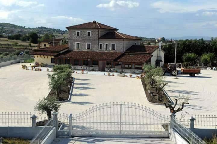 Agriturismo La Vecchia Cascina Di Paolo & Belinda Villa Пиетрелчина Екстериор снимка
